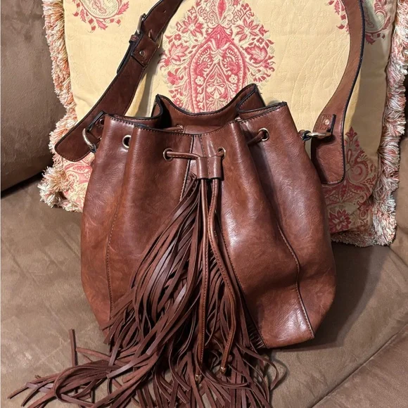 Elegant Brown Faux Leather Fringe Bucket Shoulder Bag - Picture 2 of 16